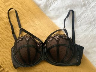 (Category: ) located in . Submitted by herwardrobeisfull (Listing ID 1193634188, Image 1). Description: .