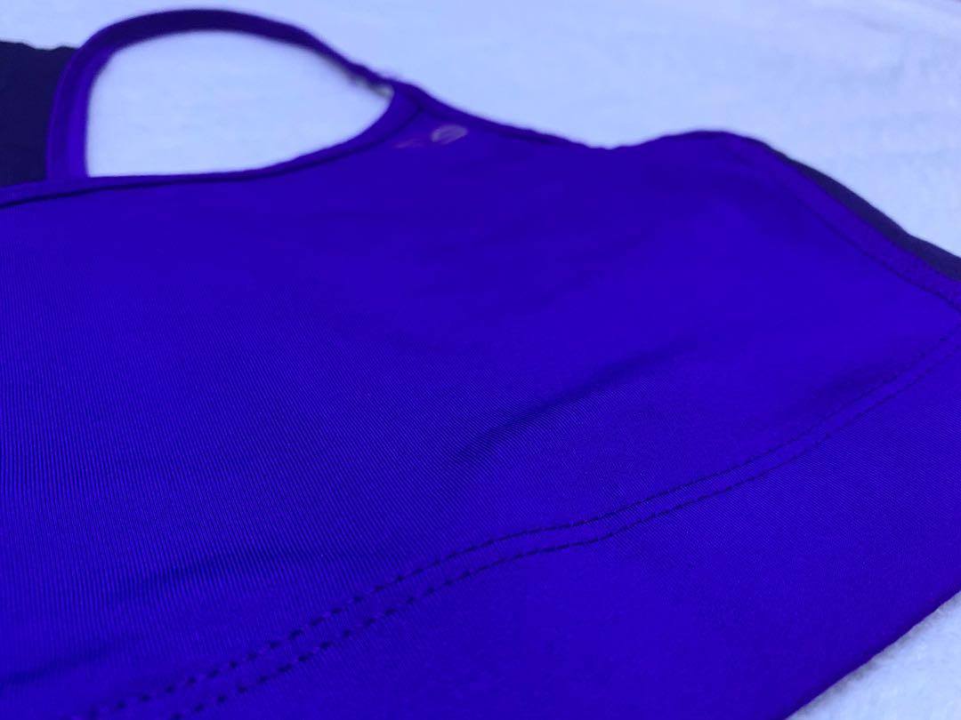 Champion Sports Bra (Category: Activewear) located in Taguig. Submitted by ccbeauteouscollection (Listing ID 1193645424, Image 2). Description: In pristine condition..