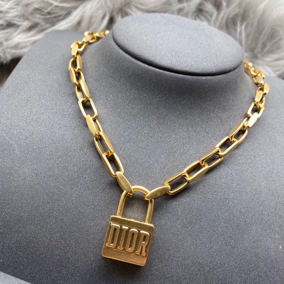 Dior lock necklace 2018 outlet