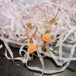Earrings with hearts, roses, and keys ♡ 唯美系玫瑰鑰匙主題耳環