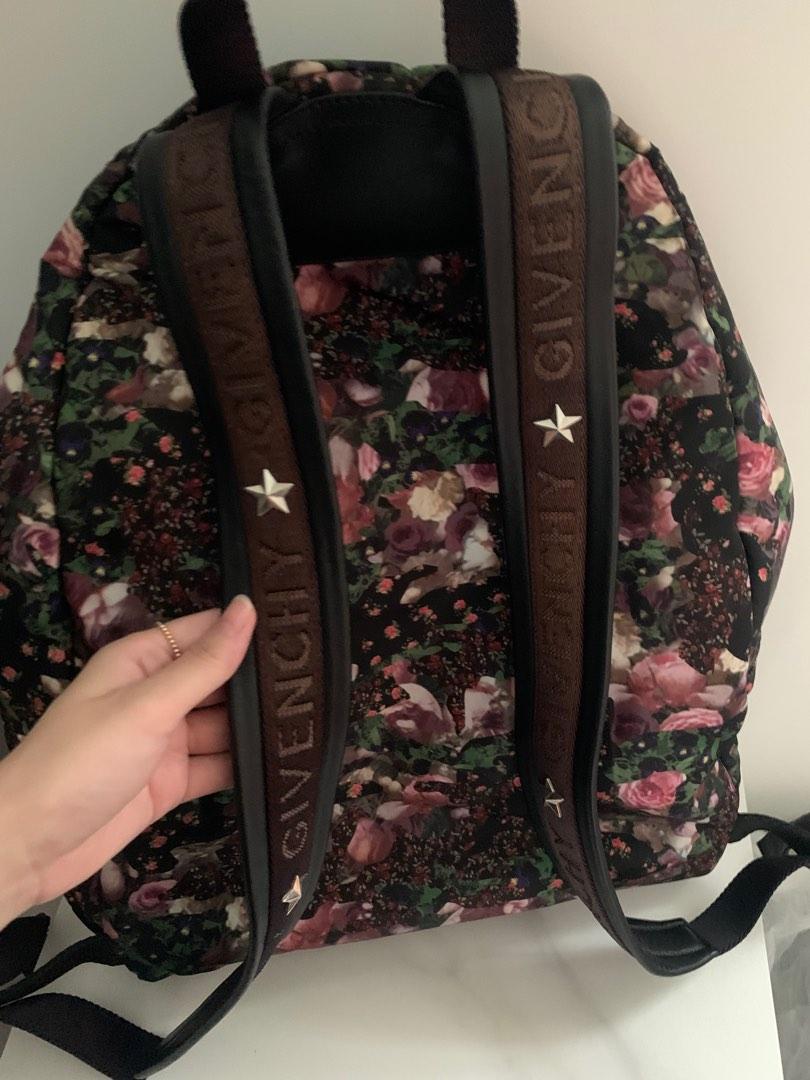 Givenchy backpack （分類：背囊）位於 Hong Kong。 由 bbuynsell 提交（商品編號 1193757638，圖片 3）。簡介： 100% authentic , bag only 。