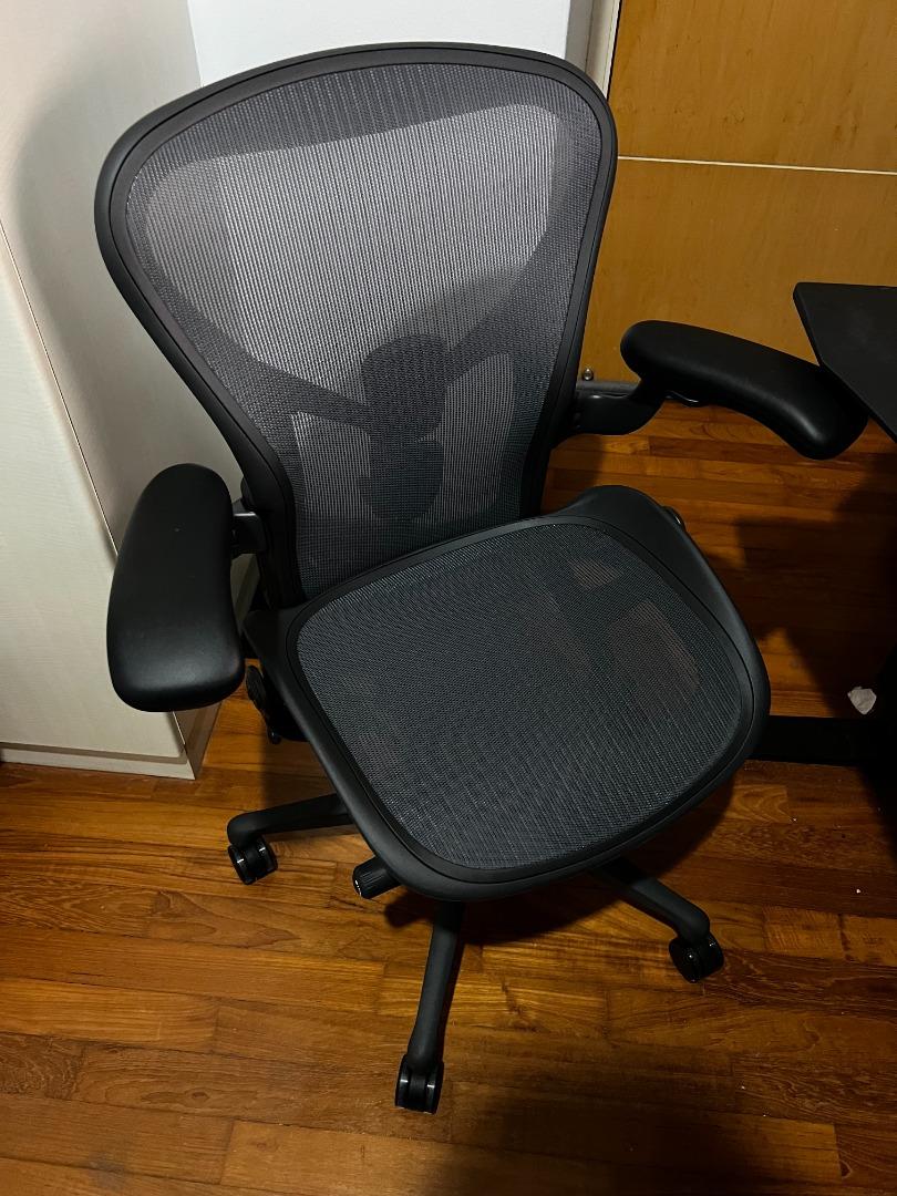 Herman Miller Remastered Aeron Chair : Fully-Loaded with Graphite Legs,  Size A