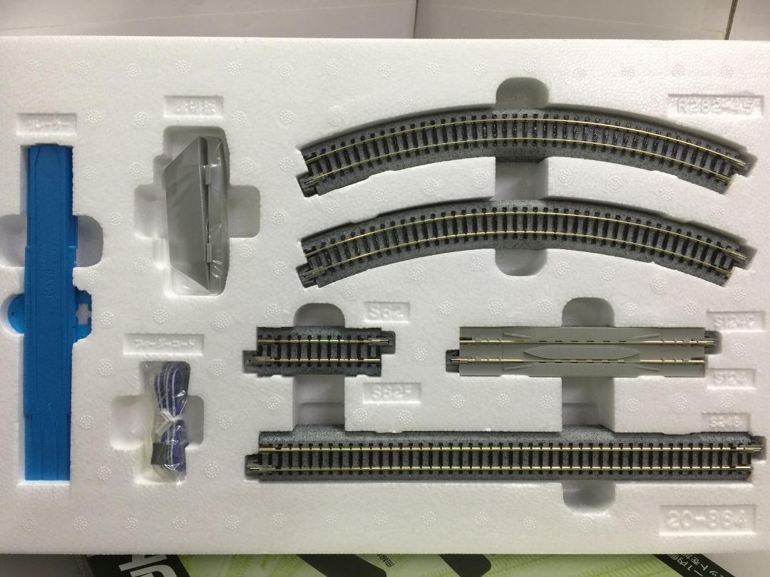 thumbnail image 2 of Kato 20-864 Unitrack V5 Oval Interior / Inner Oval Set – N Scale (1/160) Model Train Track 2 of 4