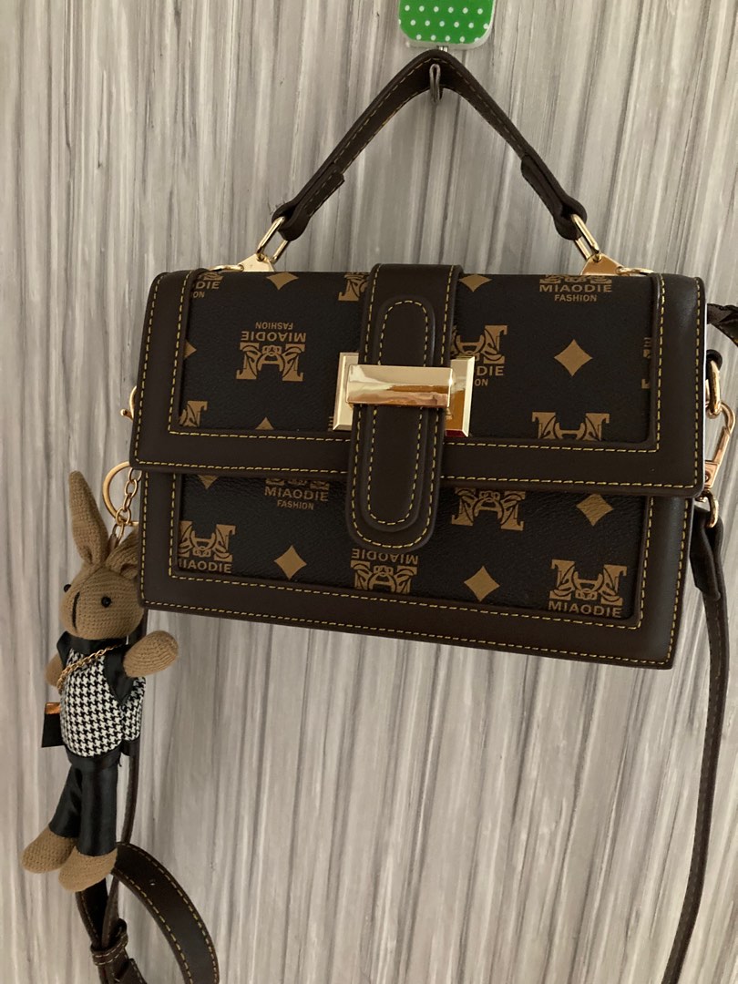 Louis vuitton side on sale bag ladies