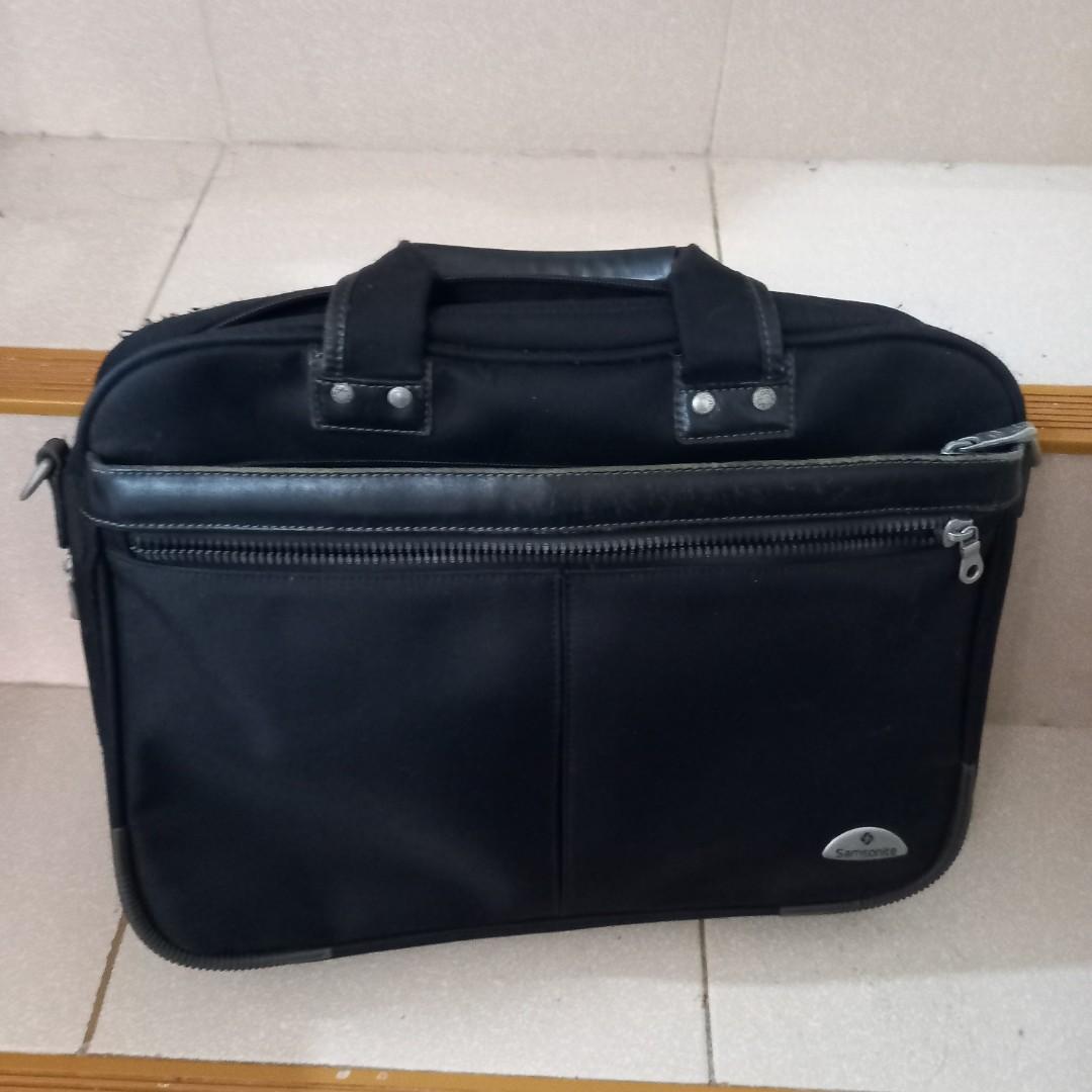 Laptop bag (Category: Laptop Bags & Sleeves) located in Mandaue City. Submitted by vlard21 (Listing ID 1193717964, Image 1). Description: Direct to the issue: Minimal sign of use still durable as shown in the photos. Preowned kindly manage your expectations. Samsonite brand. Please be considerate when haggling since I am already selling my collection at a very reasonable price. Ps. I am not always available but I will reply as soon as I've read y
