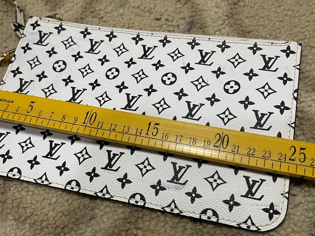 louis vuitton (Category: Luxury Bags & Wallets) located in Calamba. Submitted by thriftingoverload (Listing ID 1193597370, Image 3). Description: plus shipping fee may stain lang xa.