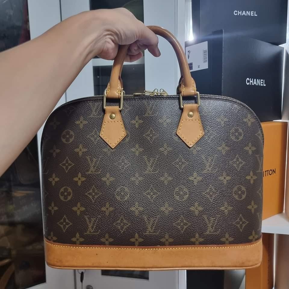 Louis Vuitton Alma MM Monogram Bag, Luxury, Bags & Wallets on Carousell