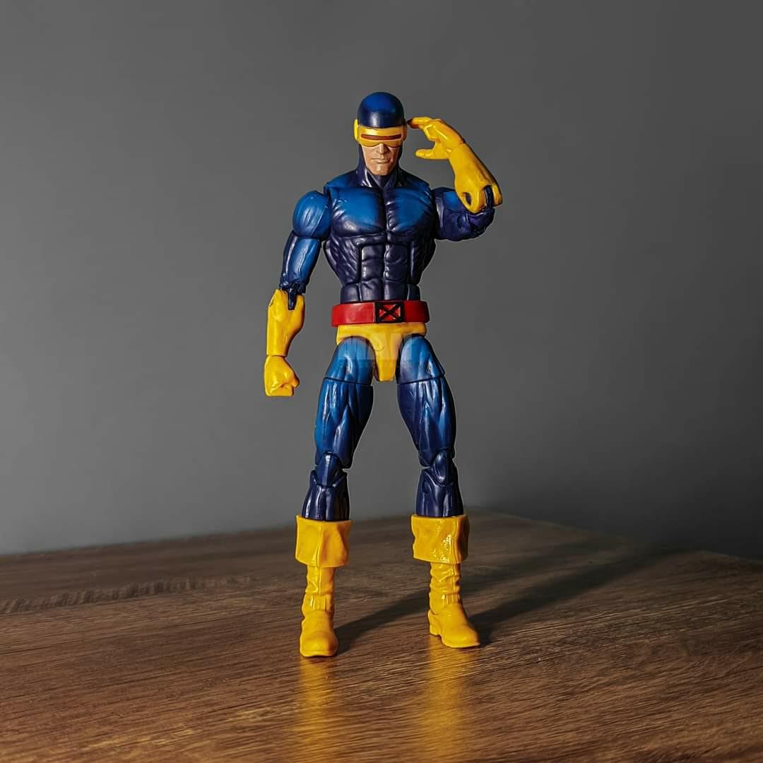 Marvel Legends Cyclops XMen Toys "R" Us Exclusive 2Pack, Hobbies