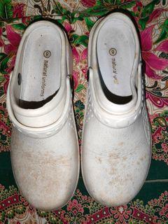 Natural Uniforms Shoes
Color: White 
Size: 8