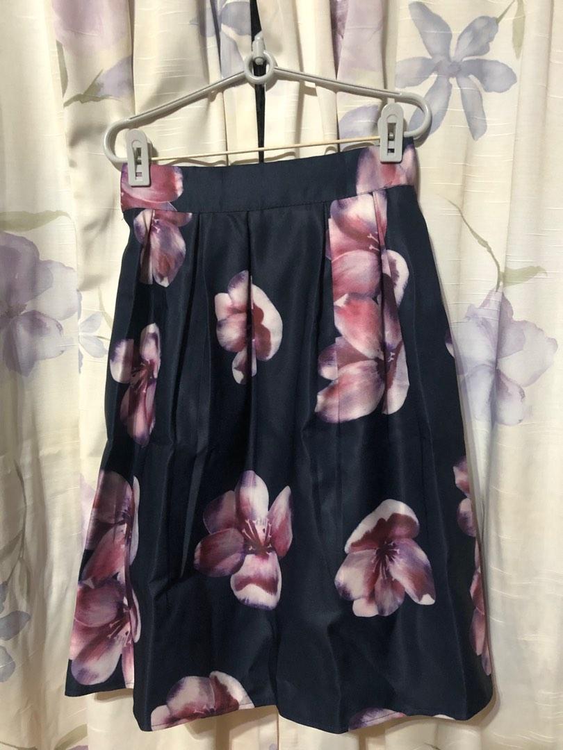 navy midi skirt, Women's Fashion, Bottoms, Skirts on Carousell
