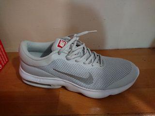 NIKE AIRMAX白色運動鞋