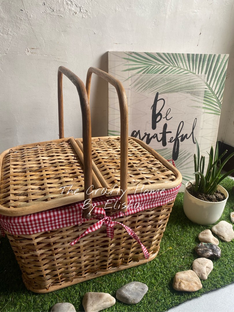 PICNIC BASKET WITH CLOTH/RATTAN PICNIC BASKET, Food & Drinks, Gift