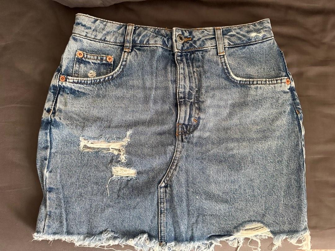 Pull and bear deals ripped denim skirt