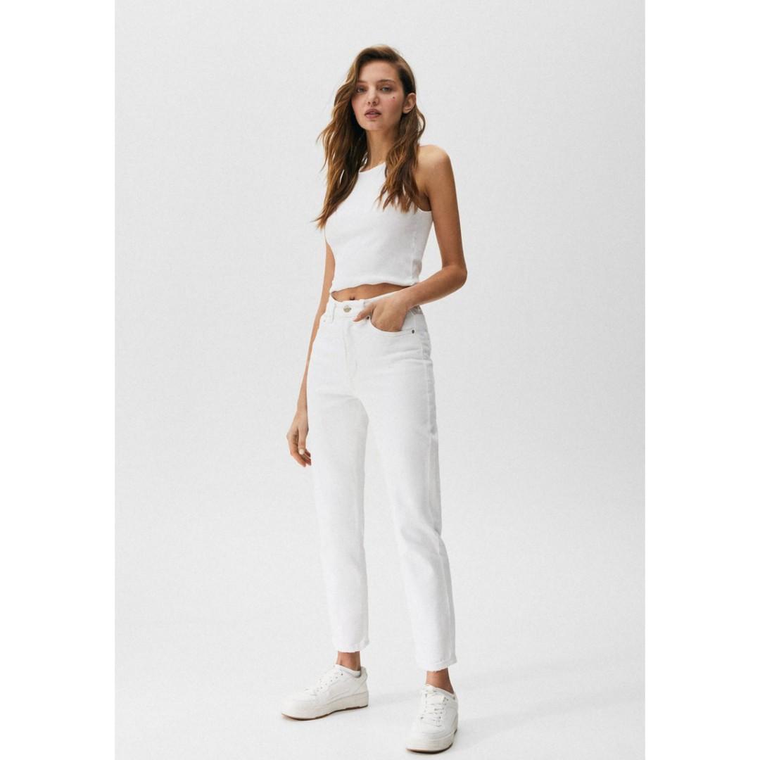 White mom jeans shop pull and bear