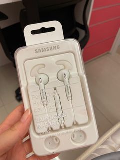 (Category: ) located in . Submitted by randomshopppp (Listing ID 1193742406, Image 1). Description: .