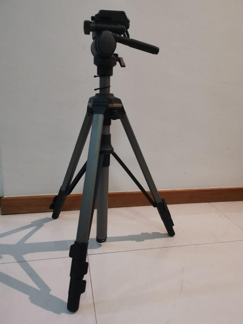 Solid Cullmann Tripod - Germany (Category: Tripods & Monopods) located in Singapore. Submitted by batman_peach (Listing ID 1193661903, Image 1). Description: I have a well-loved professional tripod for sale. It is very stable, heavy duty and made of good quality material. Made in Germany. Self collect at 25 Kim Keat Close..