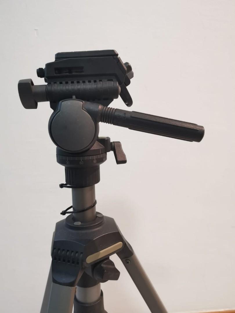 Solid Cullmann Tripod - Germany (Category: Tripods & Monopods) located in Singapore. Submitted by batman_peach (Listing ID 1193661903, Image 5). Description: I have a well-loved professional tripod for sale. It is very stable, heavy duty and made of good quality material. Made in Germany. Self collect at 25 Kim Keat Close..