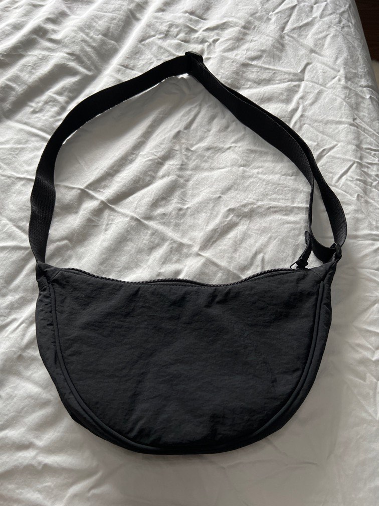 Uniqlo crossbody bag black, Women's Fashion, Bags & Wallets, Cross-body ...