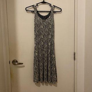 Uniqlo gray floral dress padded