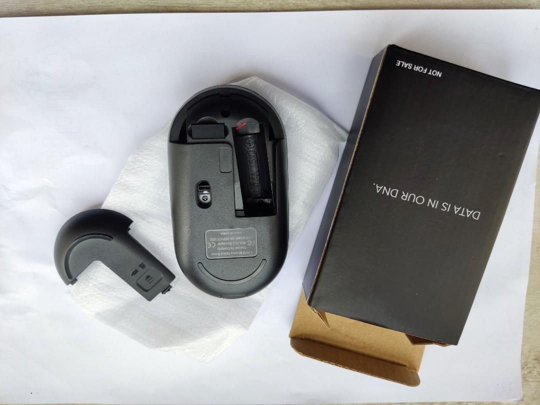 Wireless mouse (Category: Mouse & Mousepads) located in Singapore. Submitted by ydledsco (Listing ID 1193655090, Image 3). Description: wireless mouse, new, never used..