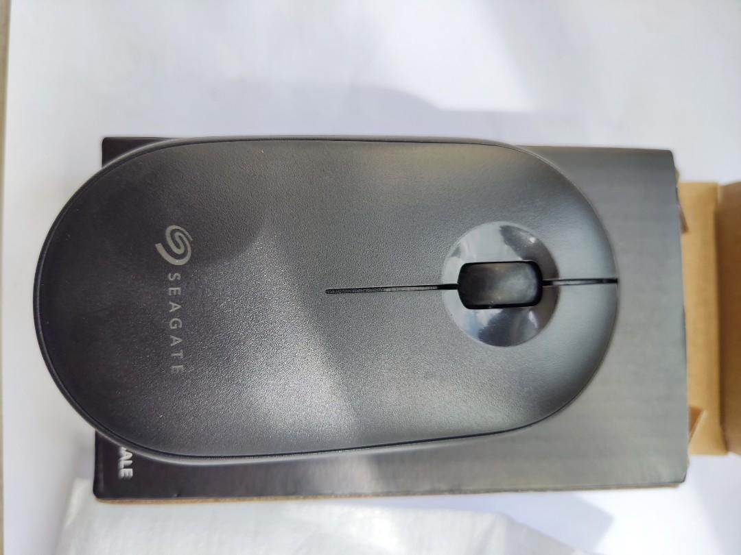 Wireless mouse (Category: Mouse & Mousepads) located in Singapore. Submitted by ydledsco (Listing ID 1193655090, Image 1). Description: wireless mouse, new, never used..