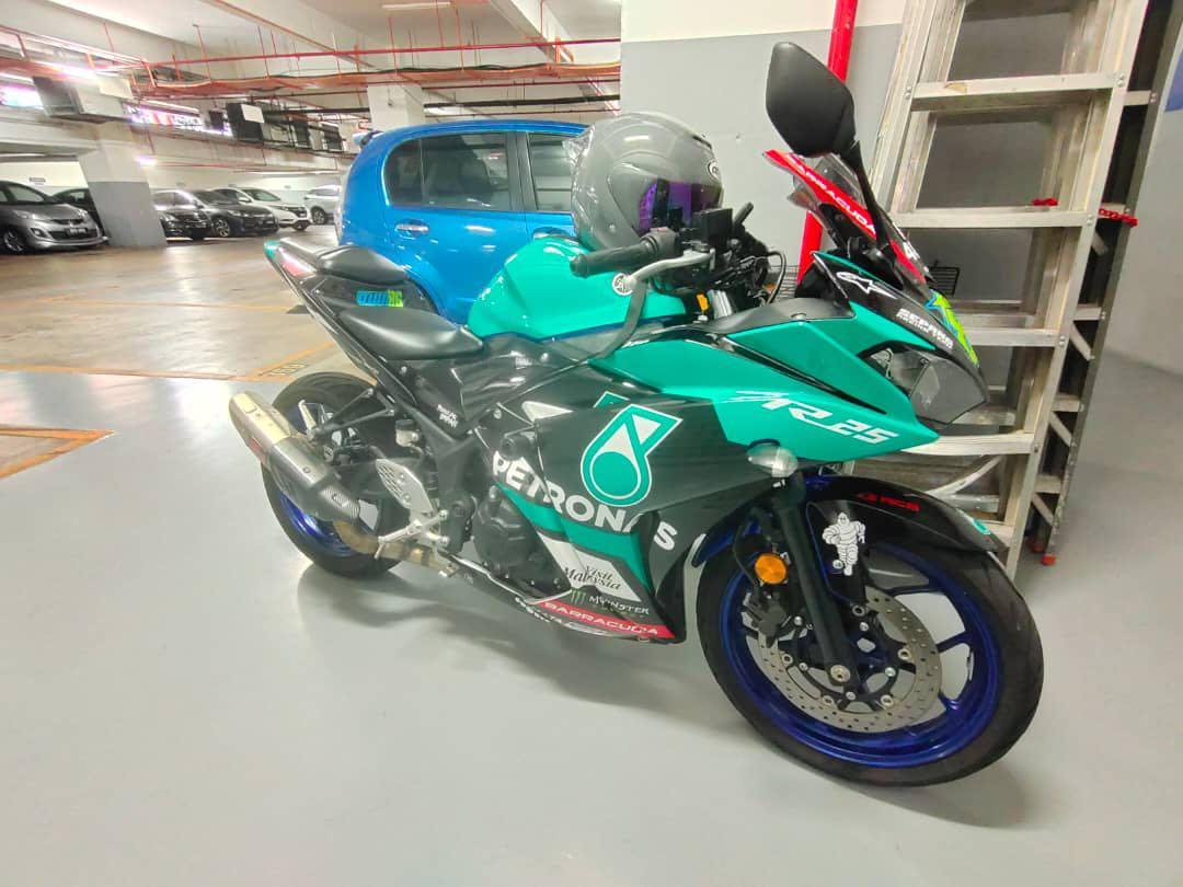 Yamaha r25 petronas sale