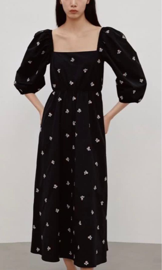 Robe Zara Imprimée Fleurs Rouge – Taille XS, Longueur Genoux, état Très Bon !