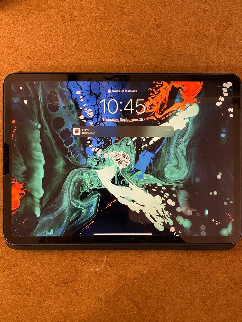 APPLE IPAD PRO 11 inch 2018 64GB WIFI (with crack at actual screen)