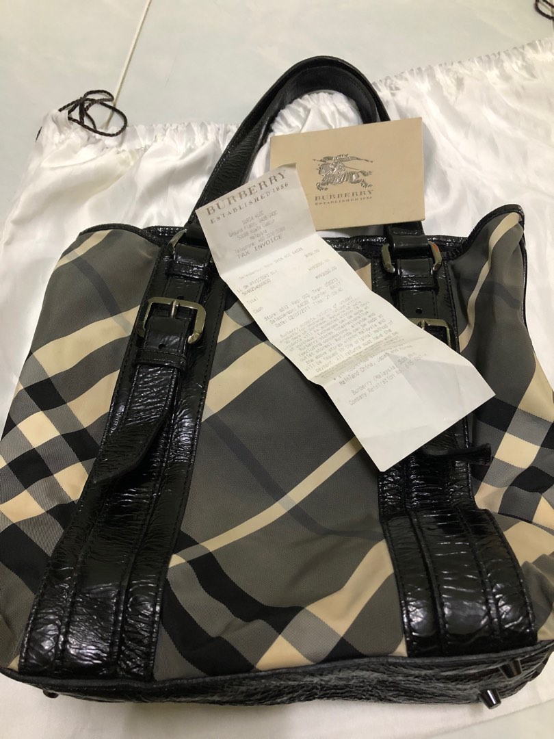 Authentic Burberry tote, Women's Fashion, Bags & Wallets, Shoulder Bags