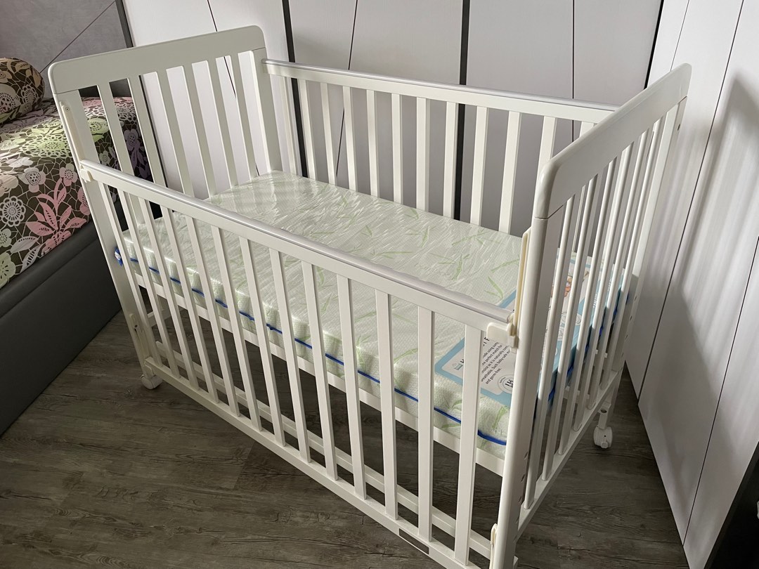 Baby Cot with New Mattress, Babies & Kids, Baby Nursery & Kids
