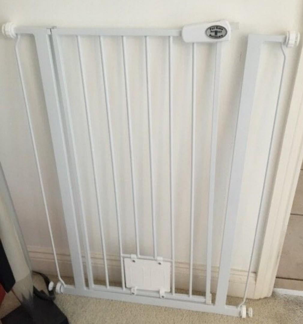 BETTACARE extra tall metal gate with cat flap pet gate with lockable