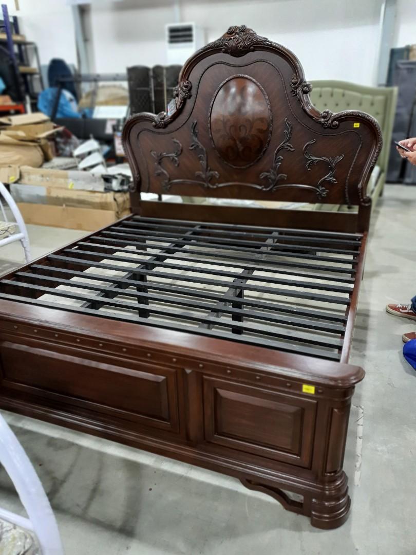 california king bed victorian style 87x79x64in, Furniture & Home Living