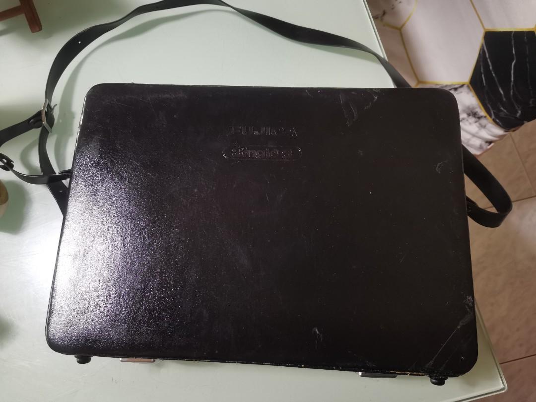 Camera bag fujika (Category: Camera Bags & Carriers) located in General Mariano Alvarez. Submitted by ma.miafajardo1219 (Listing ID 1193873902, Image 1). Description: Fujika camera bag, rare item with key, minor issue need lg dikitan ng maayos, vintage na kc for only 500php💕#glamoroussurplus #PTPA.