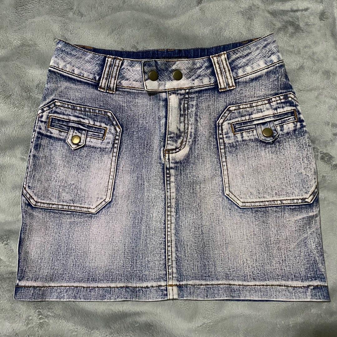 denim skirt (Category: Skirts) located in Quezon City. Submitted by declutterwithmissa (Listing ID 1193959088, Image 2). Description: 🪩 Slightly Stretchable .