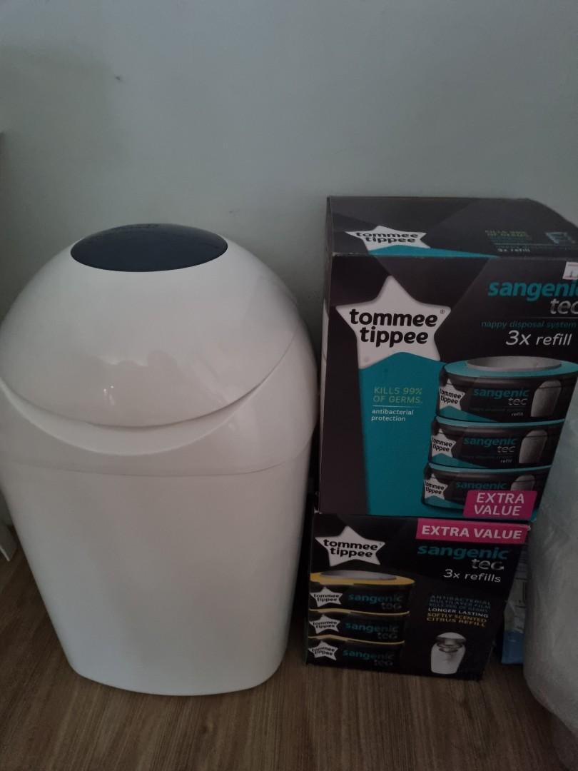 Diaper bin and 4 refills, Babies & Kids, Bathing & Changing, Other Baby