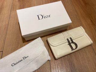（分類：）位於 。 由 prada_athlete 提交（商品編號 1193955467，圖片 1）。簡介： 。