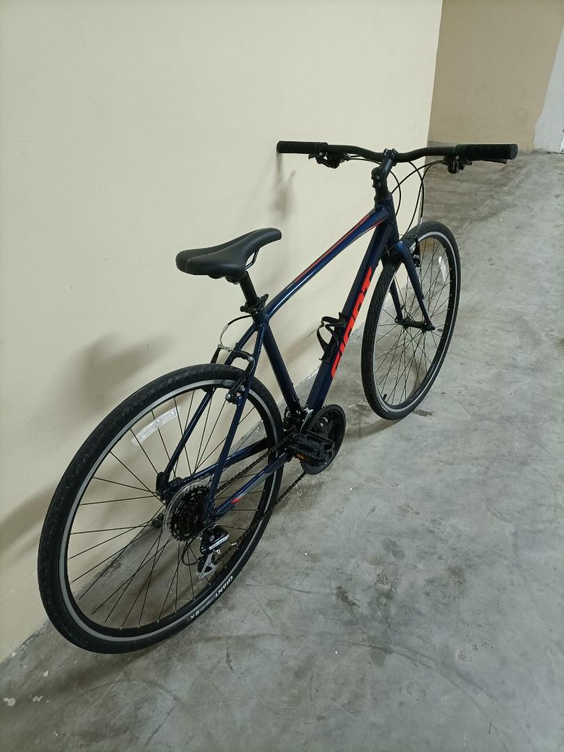 Giant hybrid store bike sale