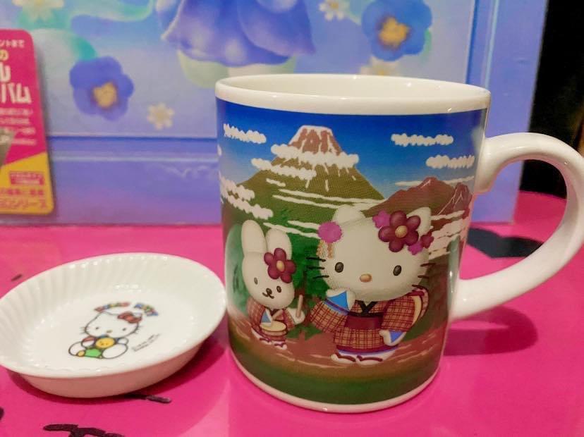 Hello Kitty Set Mug (Category: Coffee & Tea Tableware) located in Manila. Submitted by hklylovez (Listing ID 1193866302, Image 3). Description: Halloween Sale See pics details Pm sa sure buyer po Sanrio ceramic set.