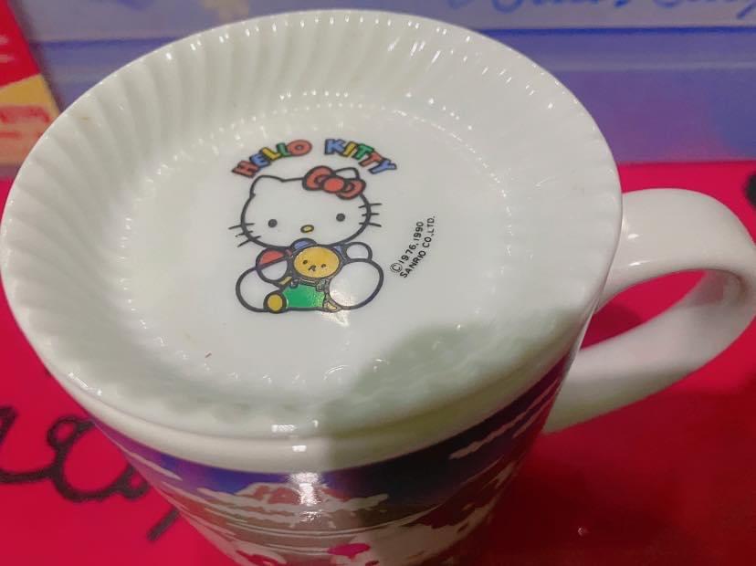 Hello Kitty Set Mug (Category: Coffee & Tea Tableware) located in Manila. Submitted by hklylovez (Listing ID 1193866302, Image 2). Description: Halloween Sale See pics details Pm sa sure buyer po Sanrio ceramic set.