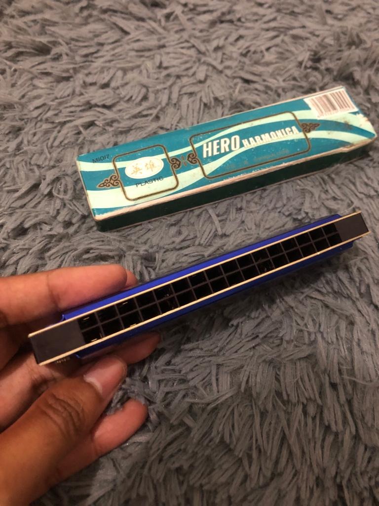 Hero Harmonica warna biru, Musik & Media, Alat di Carousell