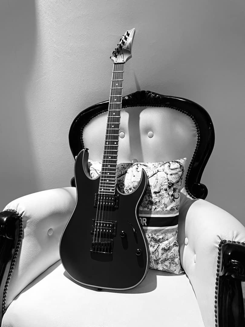 Ibanez Electric Guitar, Hobbies & Toys, Music & Media, Musical