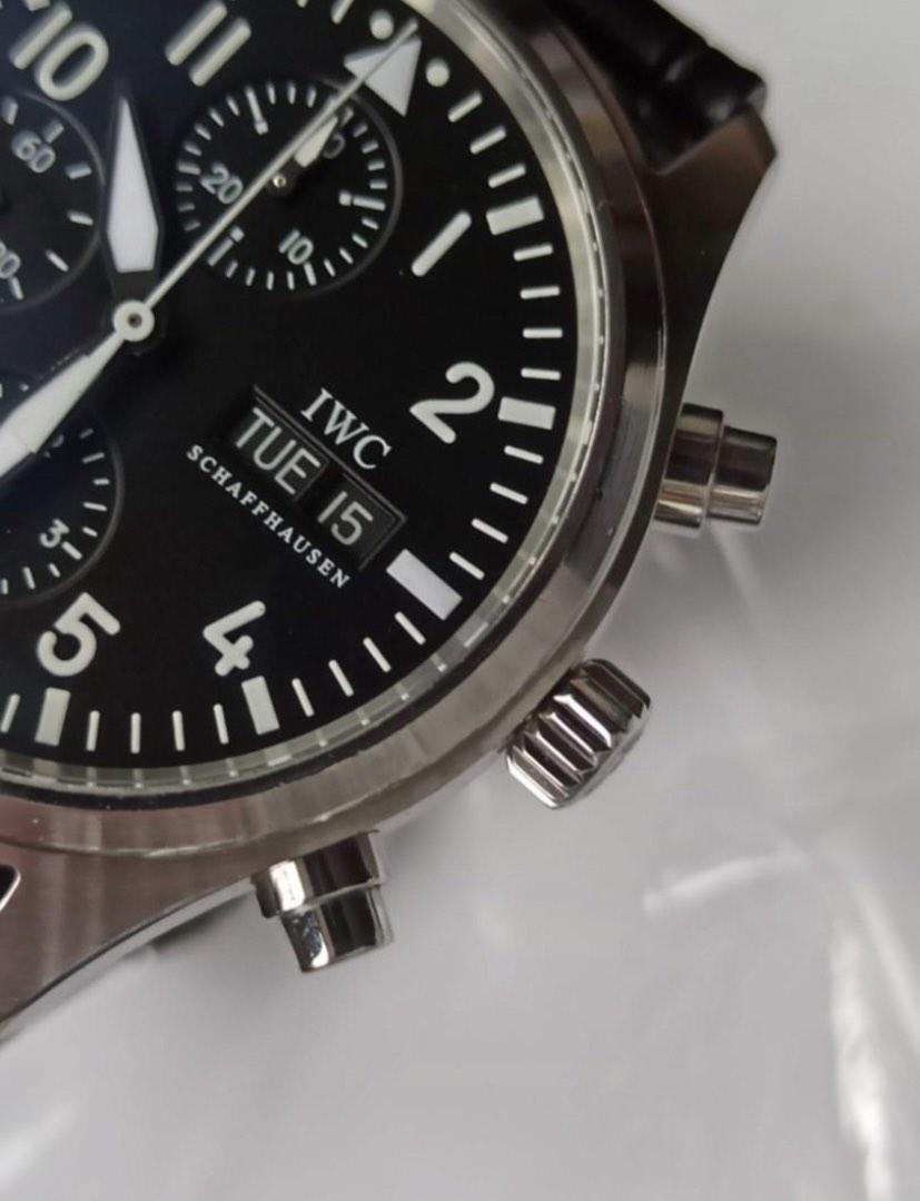 IWC Pilot Chronograph 371701 (Category: Luxury Watches) located in Manila. Submitted by twitch85 (Listing ID 1193874470, Image 3). Description: IWC Pilot Chronograph 42mm full set with box and warranty card. Perfect size for a pilot’s watch. Comes with leather strap.