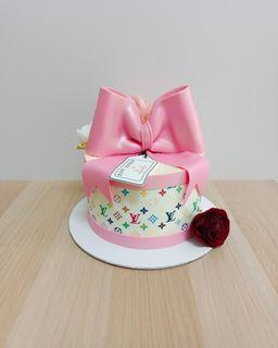 Torta Louis Vuitton Cake  Louis vuitton cake, Birthday cakes for men,  Gucci cake