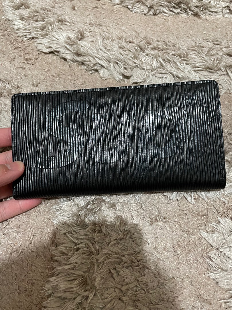 LV x Supreme Long wallet Fesyen Wanita Tas Dompet di Carousell