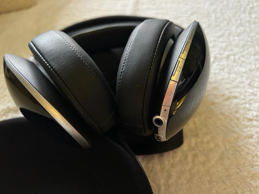 Mercedes headset clearance