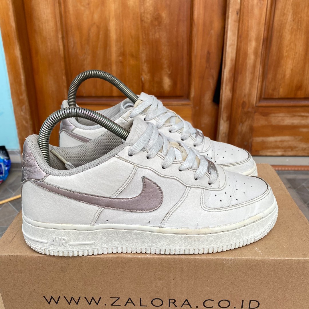 PRELOVED THRIFT SEPATU SHOES NIKE AIR FORCE 1 AF1 AF 1 WHITE PUTIH ORIGINAL BEKAS SIZE 38 Fesyen Wanita Sepatu di Carousell