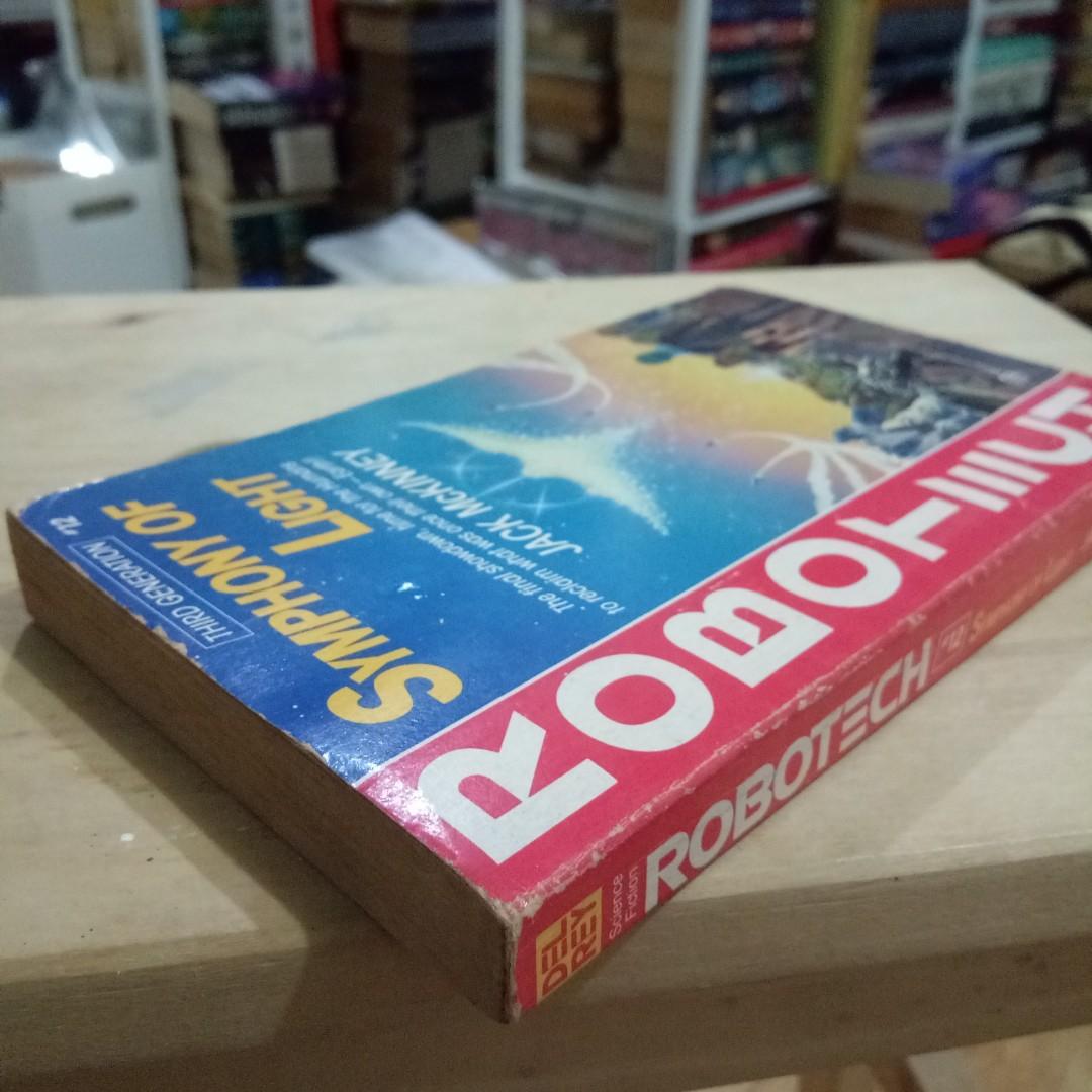 Robotech Symphony of Light #12 (Category: Comics & Manga) located in Taguig. Submitted by garagesale_ph (Listing ID 1193909725, Image 3). Description: MMPB. Old copy. No shopee..