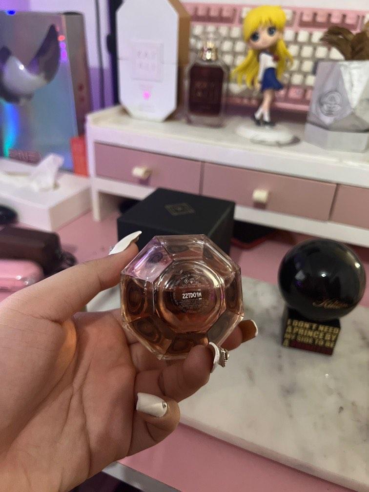 Viktor & Rolf Flowerbomb EDP 100ml (Category: Fragrance & Deodorants) located in Caloocan City. Submitted by bbkimdeclutters (Listing ID 1193866106, Image 2). Description: RFS > used to be my signature scent but already outgrown it 95% left / tester bottle with tester box Authentic po ito wag kayong ano di ako nagbebenta ng fake/us tester chuchu hahahaha.