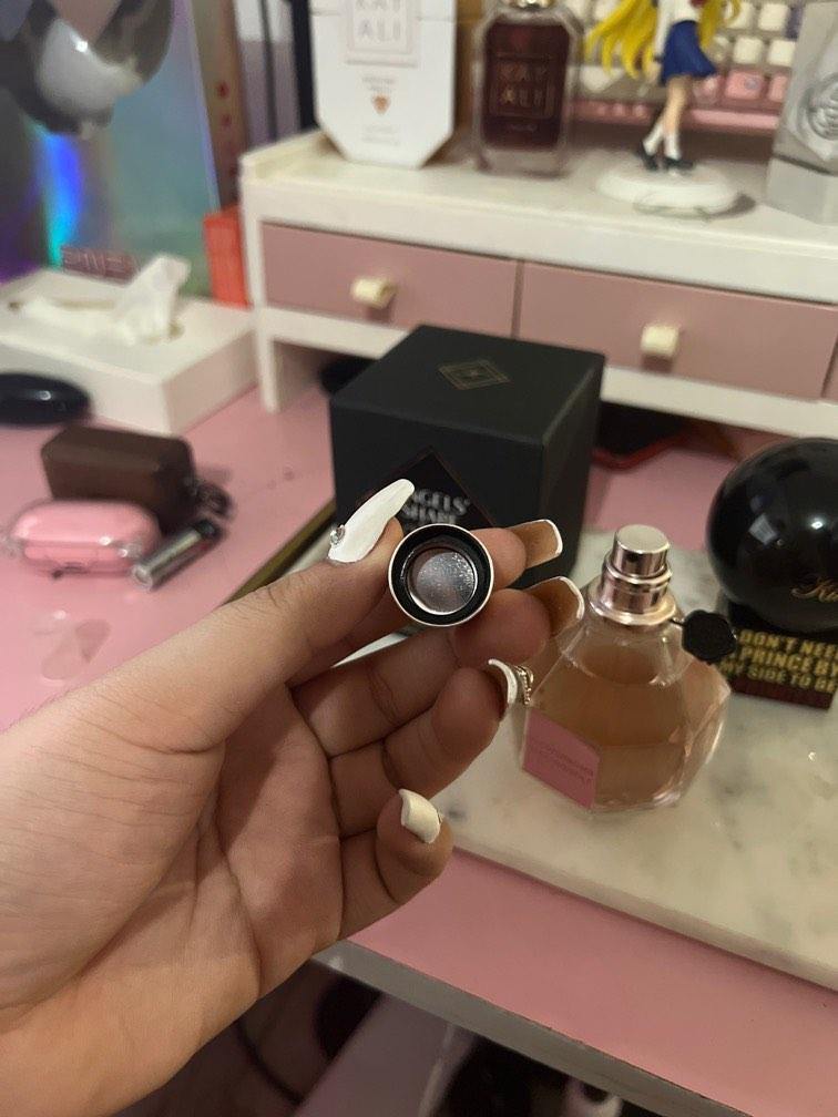 Viktor & Rolf Flowerbomb EDP 100ml (Category: Fragrance & Deodorants) located in Caloocan City. Submitted by bbkimdeclutters (Listing ID 1193866106, Image 3). Description: RFS > used to be my signature scent but already outgrown it 95% left / tester bottle with tester box Authentic po ito wag kayong ano di ako nagbebenta ng fake/us tester chuchu hahahaha.