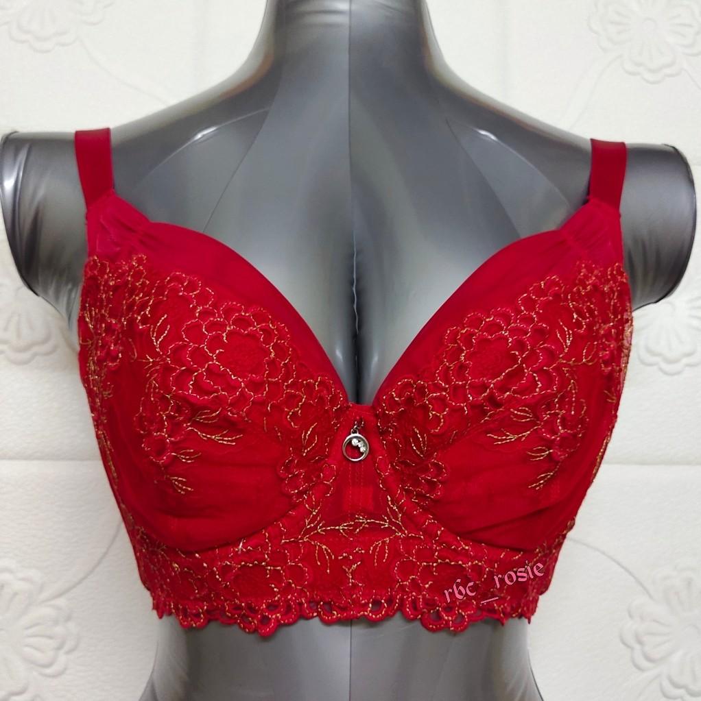 Bra size 32D, Women's Fashion, New Undergarments & Loungewear on Carousell